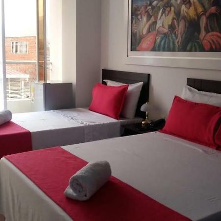 Hotel Giron Plaza Ngoại thất bức ảnh