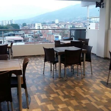 Hotel Giron Plaza Ngoại thất bức ảnh