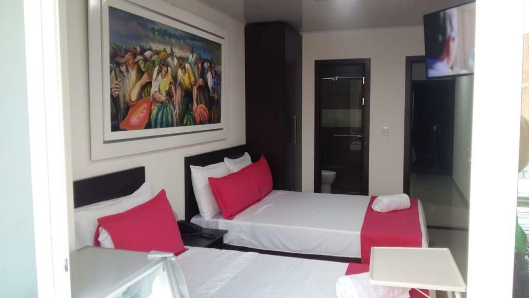 Hotel Giron Plaza Ngoại thất bức ảnh