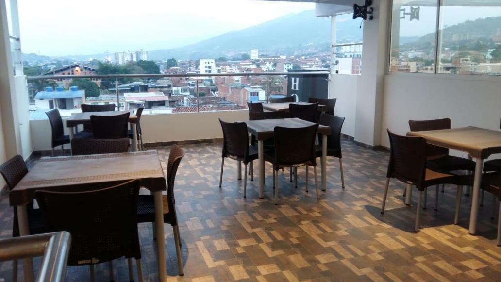 Hotel Giron Plaza Ngoại thất bức ảnh
