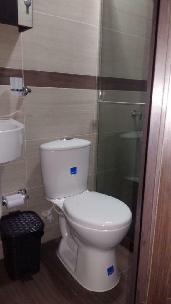 Hotel Giron Plaza Ngoại thất bức ảnh